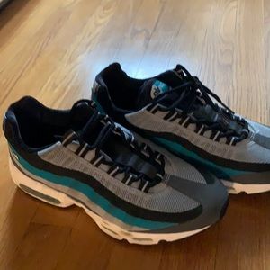 Nike Air Max sz 9.5 aqua green/gray/black